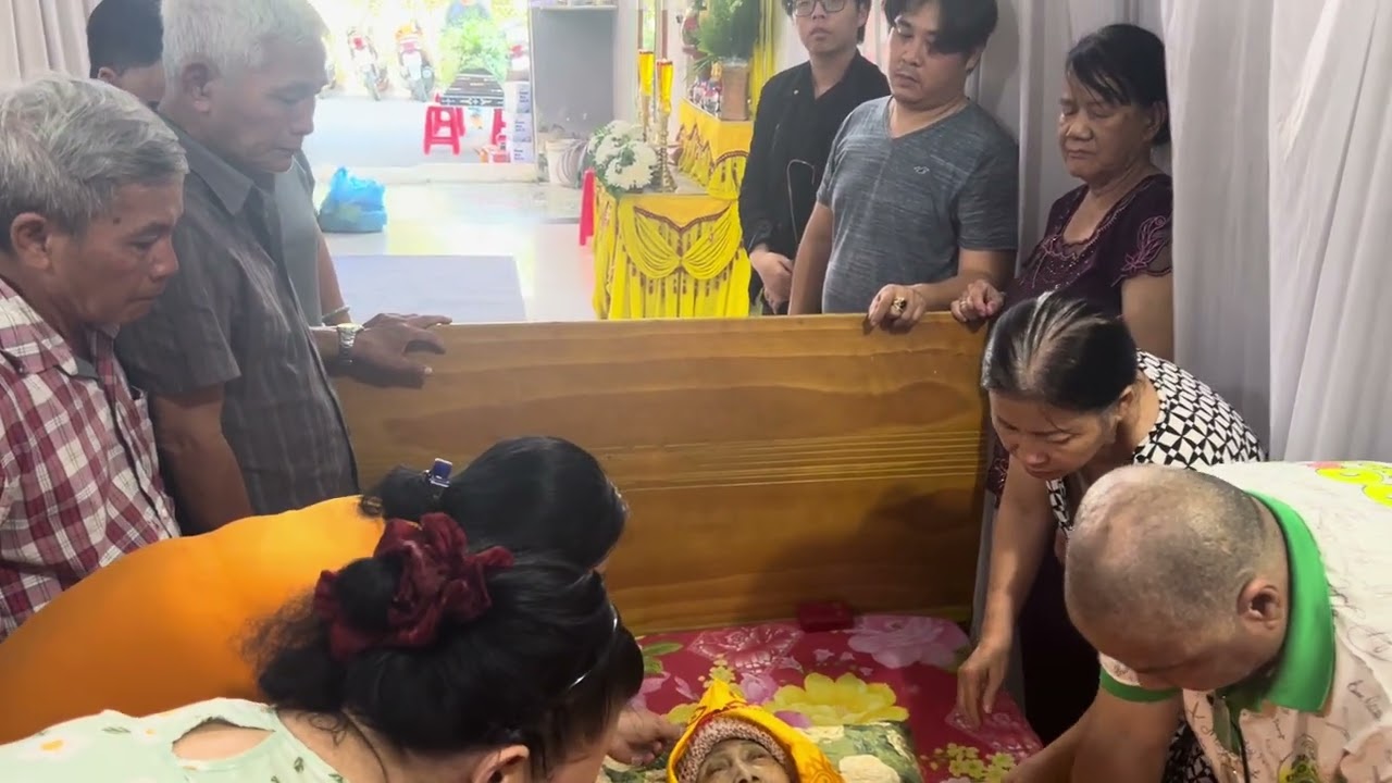 - Phút giây cuối cùng của gia đình a Nhật, gần bà