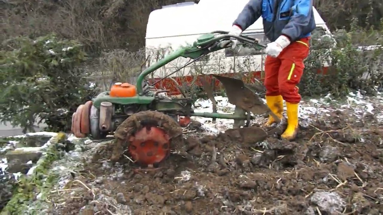 Agria1700 Erstversuch pflügen