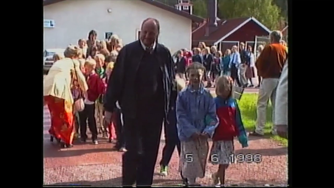 1998 Skolavslutning och marsch till Siljansnäs kyrka