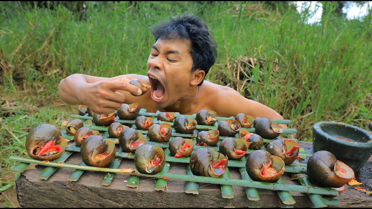Find and cook snail in Mud-  Cooking For Food Eating delicious