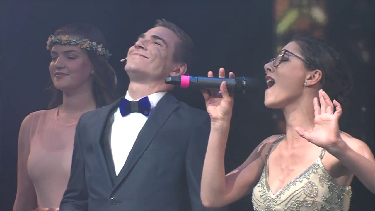 Dívka roku 2018 - Eva Burešová, David Gránský, Pohádkové šaty - závěrečný nástup finalistek