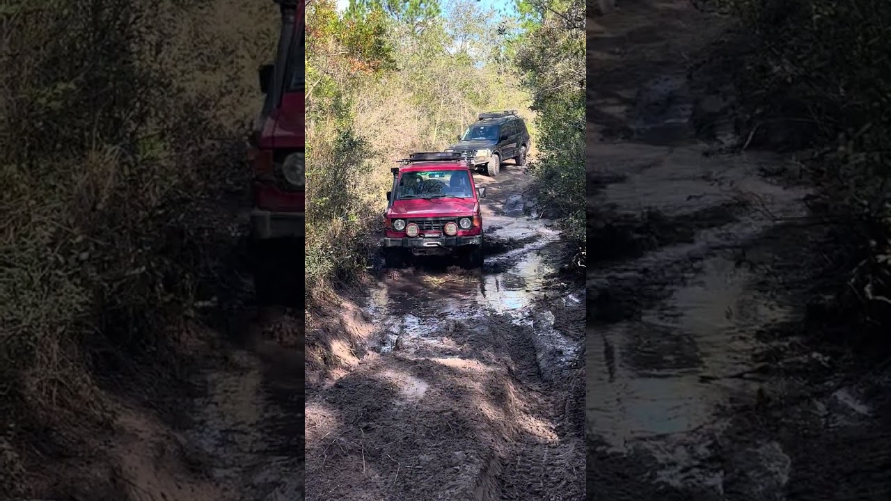 Mitsubishi Montero/Pajero/Shogun Gen 1 working the mud.