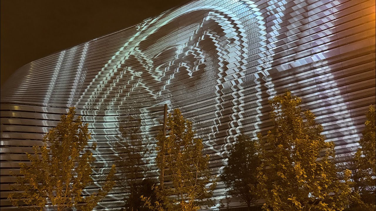 Pruebas de video mapping en la fachada del Estadio Santiago Bernabéu proyectando imágenes HISTÓRICAS