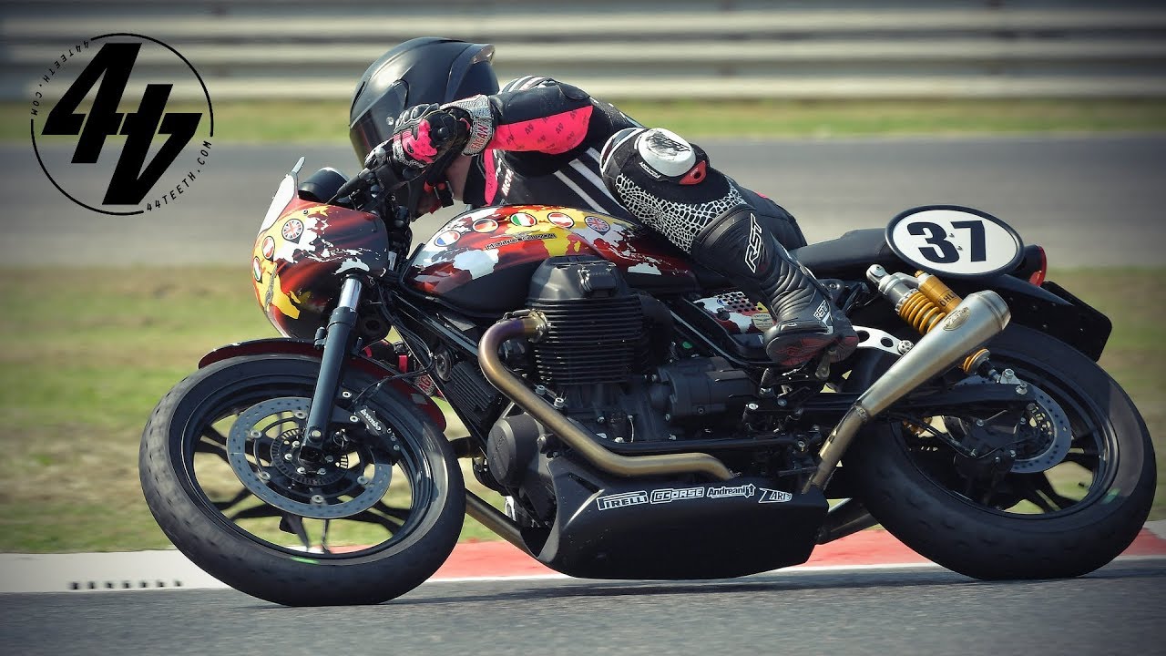 Racing a Moto Guzzi V7