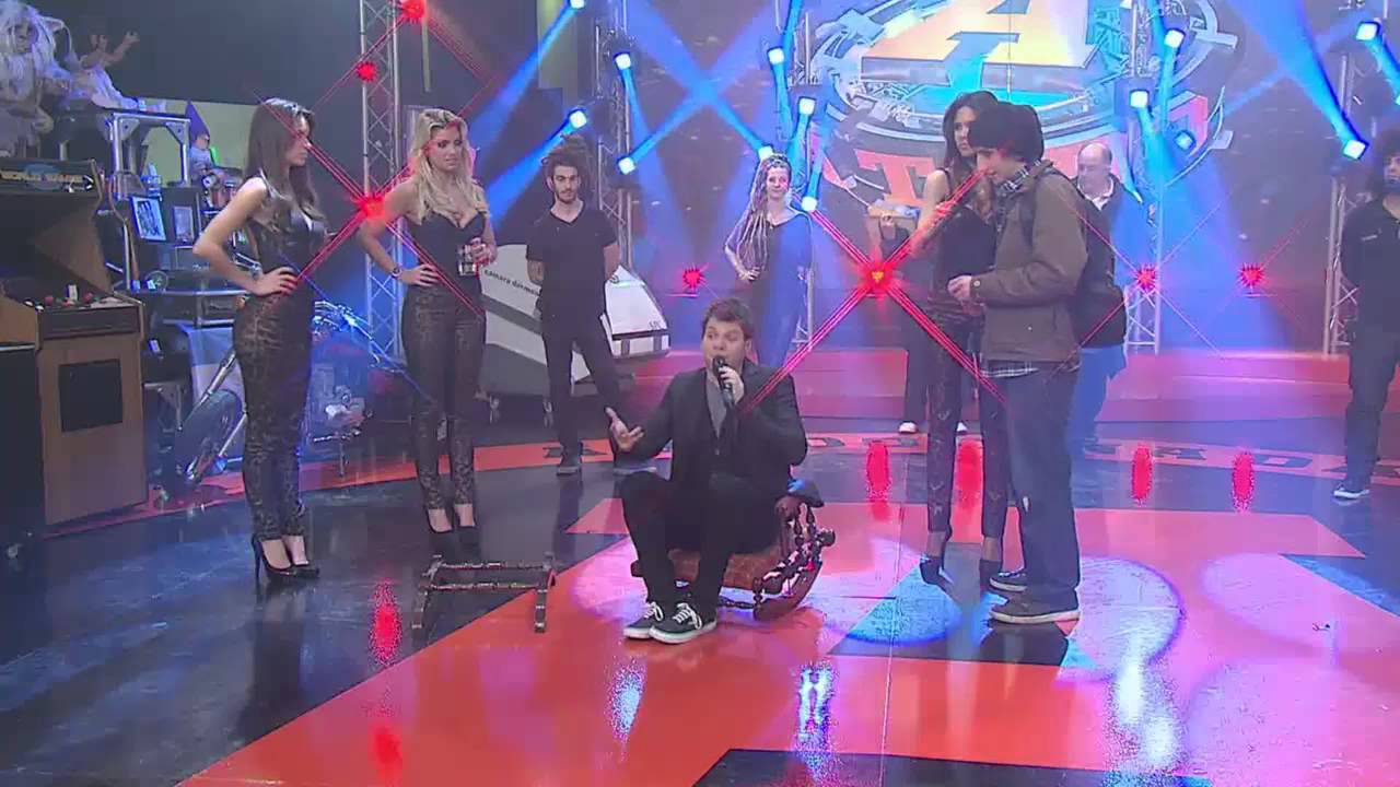 A todo o nada 2013 - Guido Kaczka retó a las azafatas