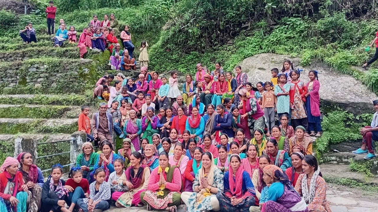 हमारे प्रधान जी और क्षेत्र पंचायत जी के साथ गए हम आज गांव में🌸🙏🏻😇#phadilifestyle #uttakhandi 