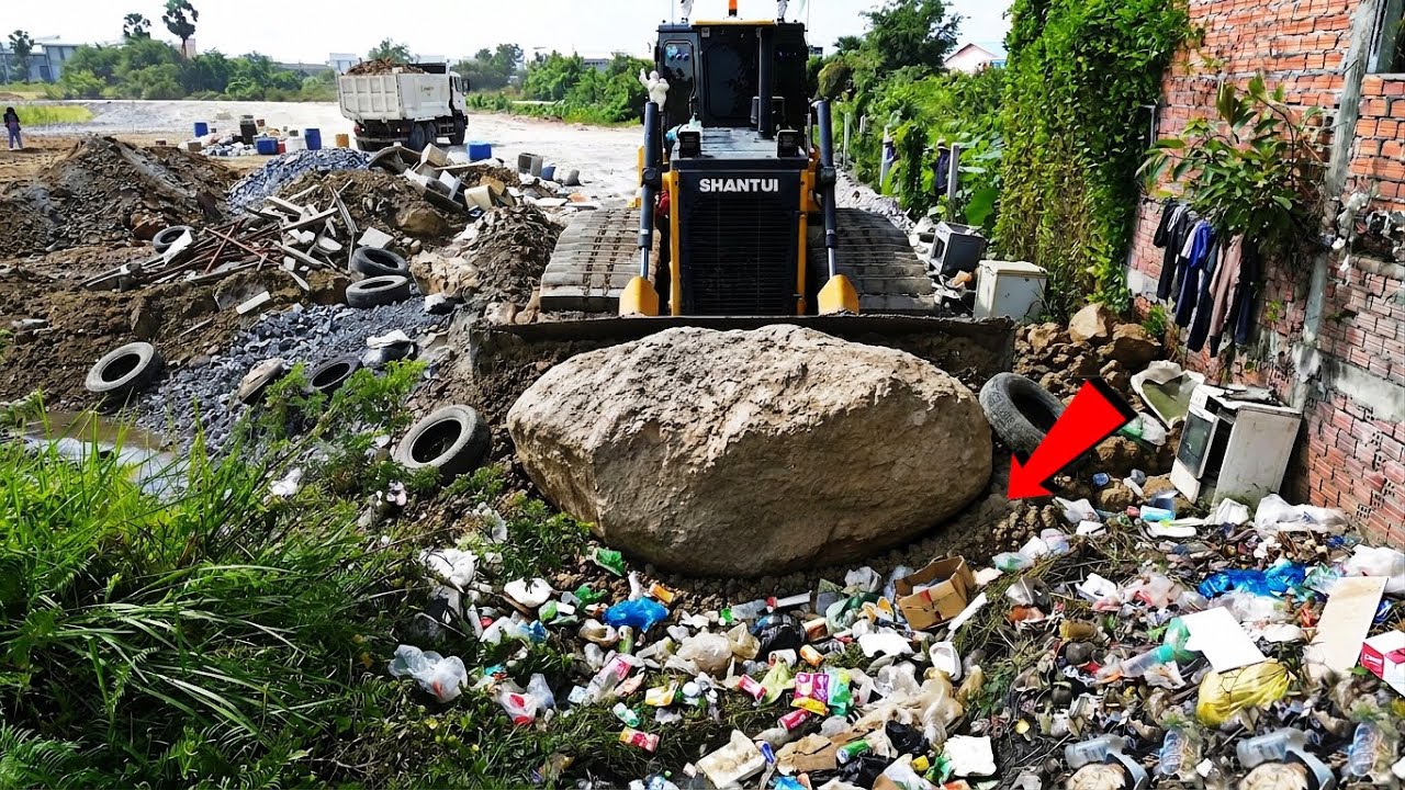 Excellent !! Heavy Bulldozer SHANTUI Skill pushing stone fill up Land with 25T Dump Trucks Unloading
