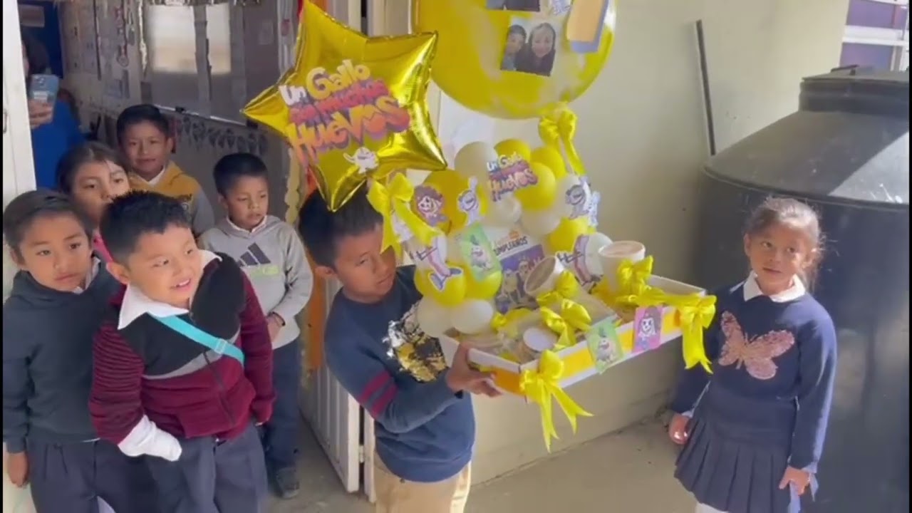 Entrega de desayuno a Eduardo en su cumpleaños 
