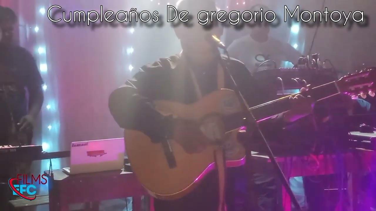 Mario luna cantando sobre el cumpleaños 