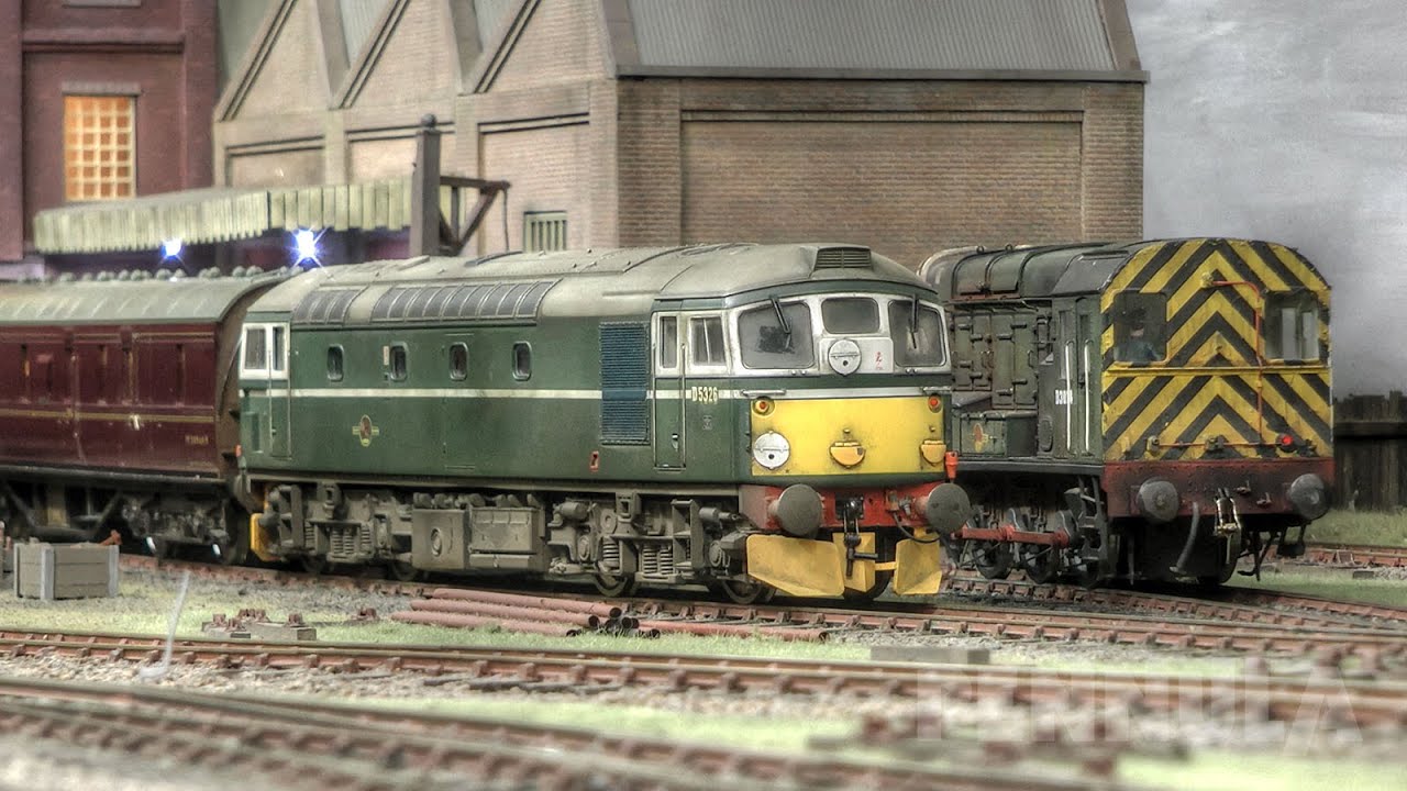 Faszinierende Modellbahn in Spur 0 mit Betriebswerk aus England