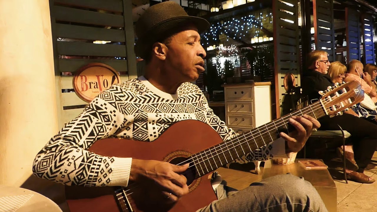 She Drives Me Crazy  (Naudo solo guitar cover)