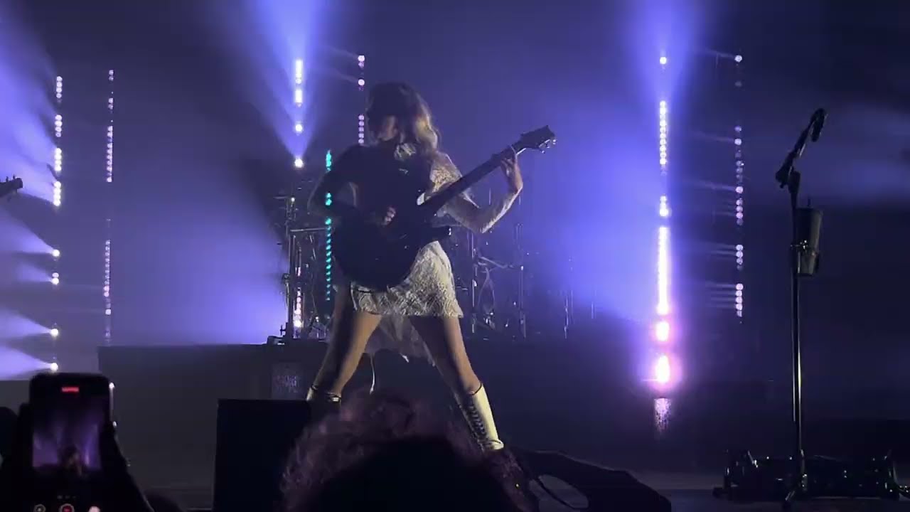 The Warning - Six Feet Deep (live, Palladium, Cologne, 15.04.2025)