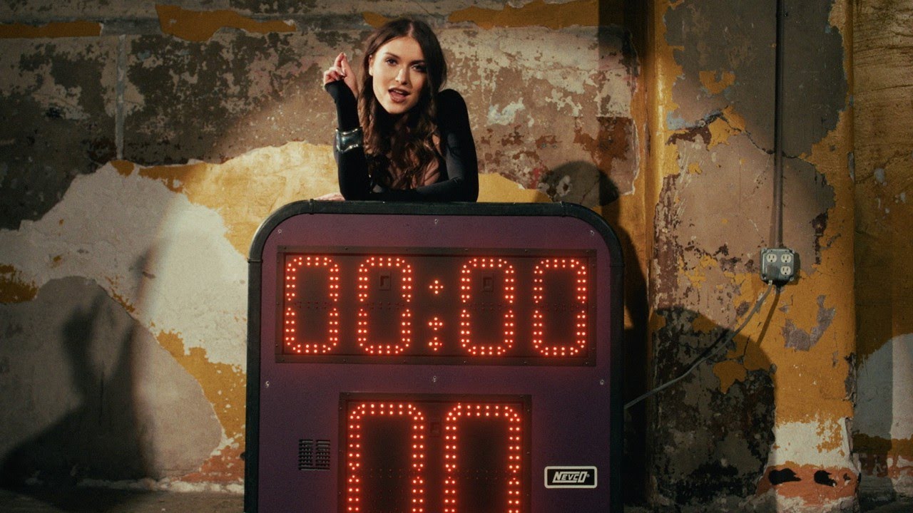 Elle Winter- Keeping Score (Official Video)