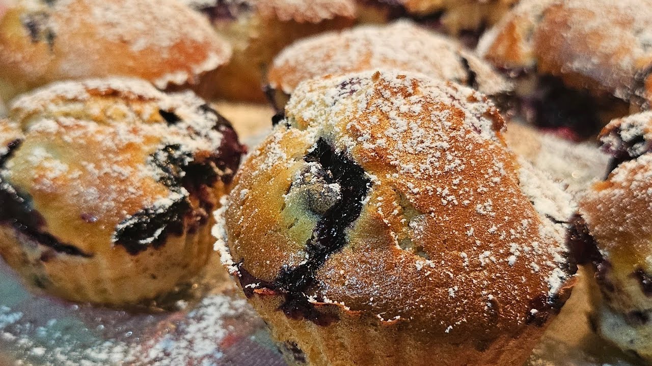 MUFFIN AI MIRTILLI E YOGURT ALLE FRAGOLE IN FRIGGITRICE AD ARIA