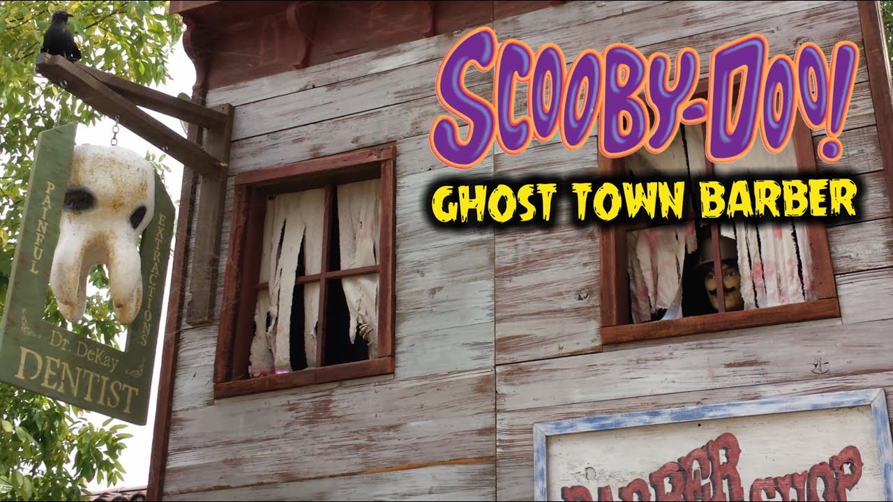 Making a Haunted Barber Shop! DIY Halloween Props - Spooky Walls