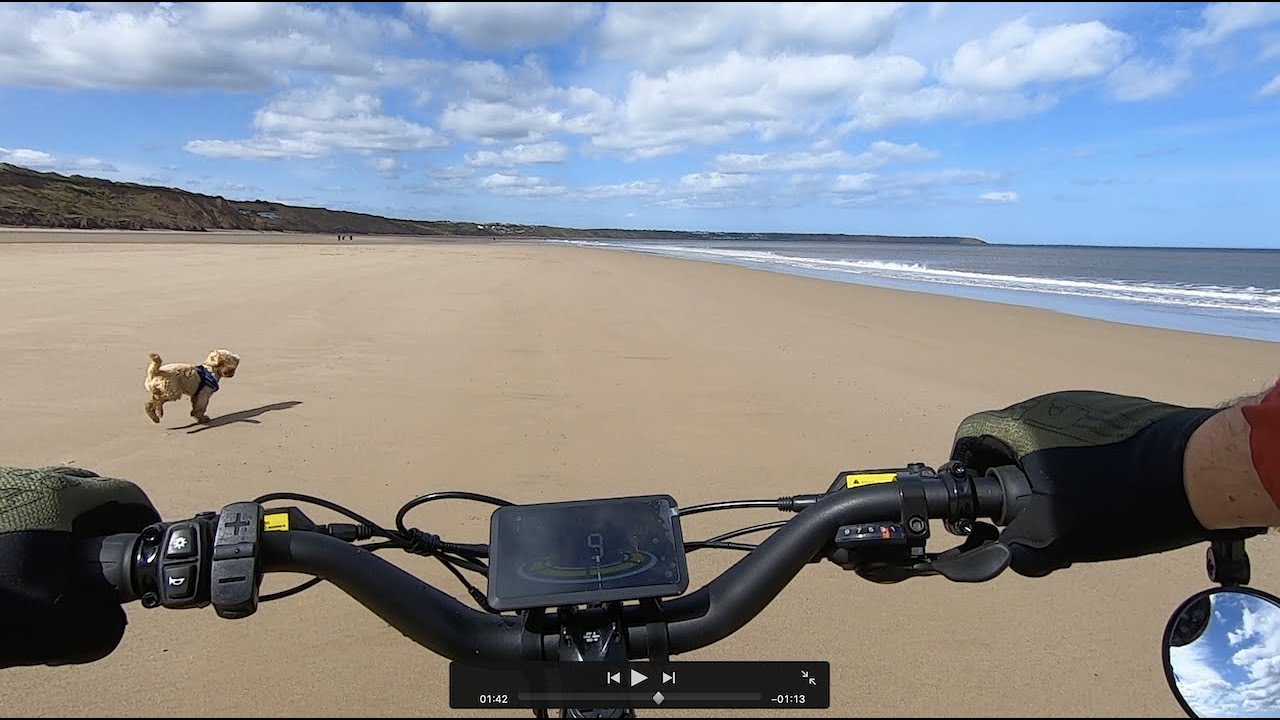 Cyrusher Ranger fat tyre eBike ride on the beach and got chased by a dog.