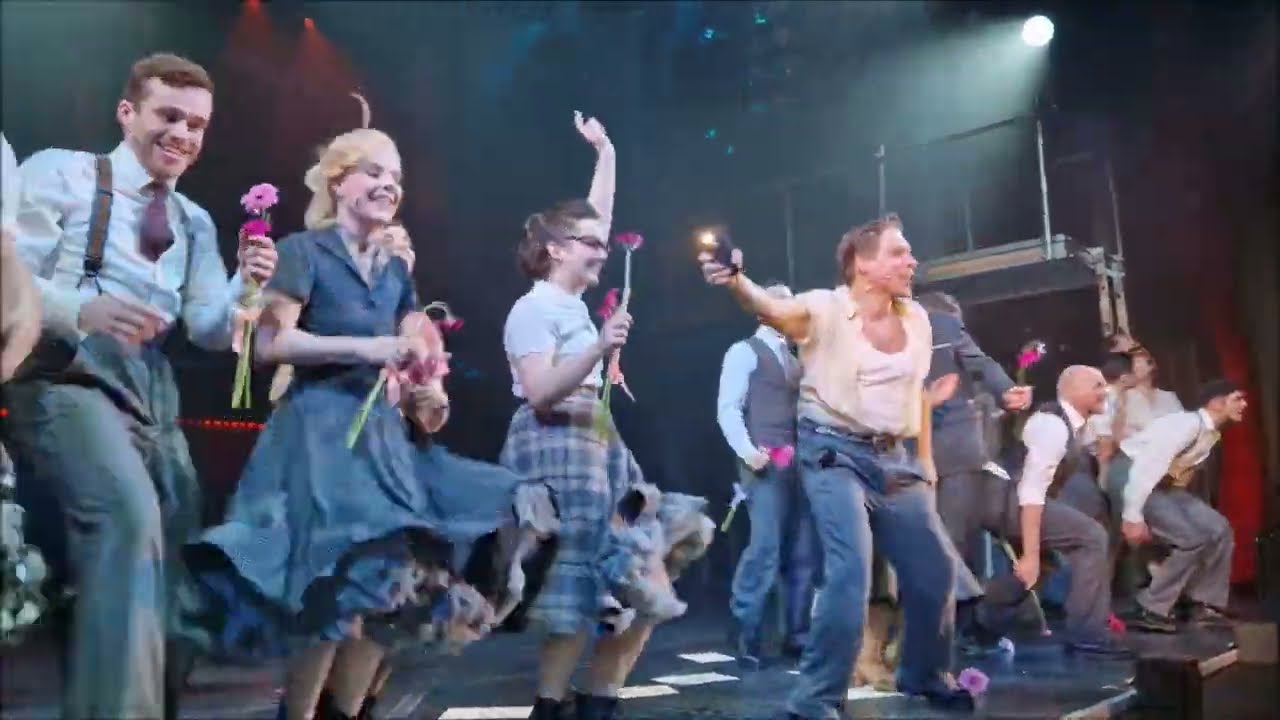 Ku´damm 56 - Das Musical - Schlussapplaus am Deutschen Theater in München - 30.11.2023