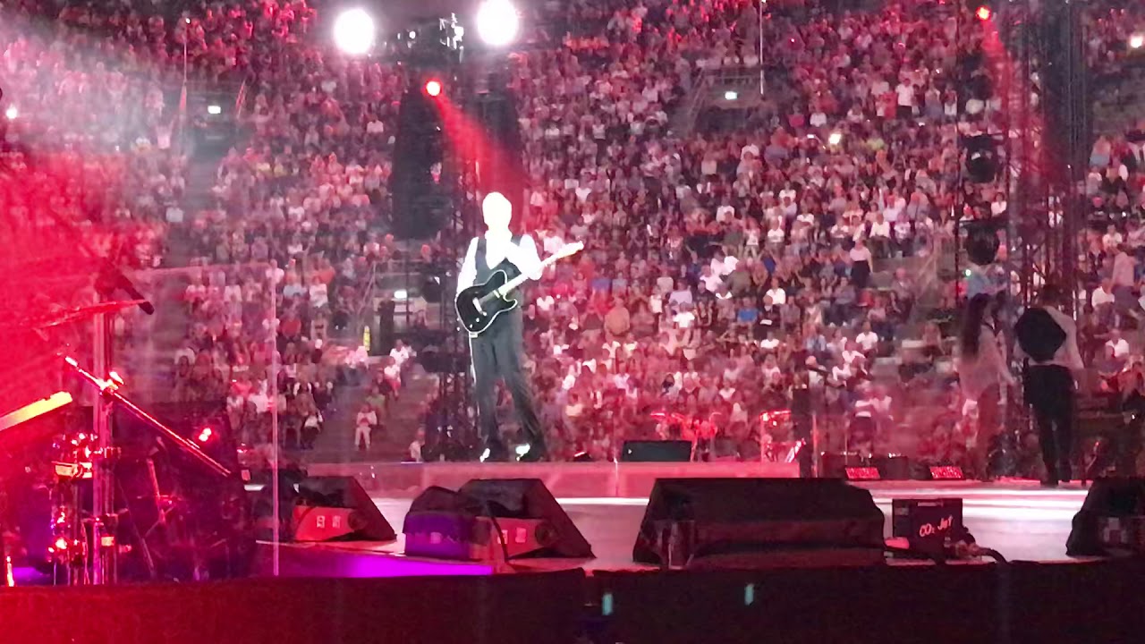 E tu come stai - Al centro - Claudio Baglioni - Arena di Verona