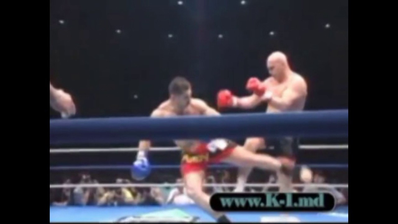 Spinning heel kick to the leg Andy Hug (K-1)