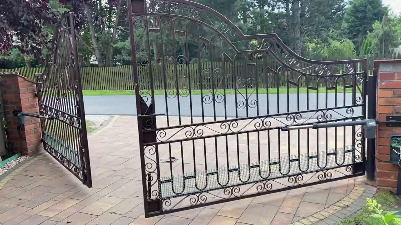 szybka brama automatyczna szerokie słupki BARTOREX KONIN