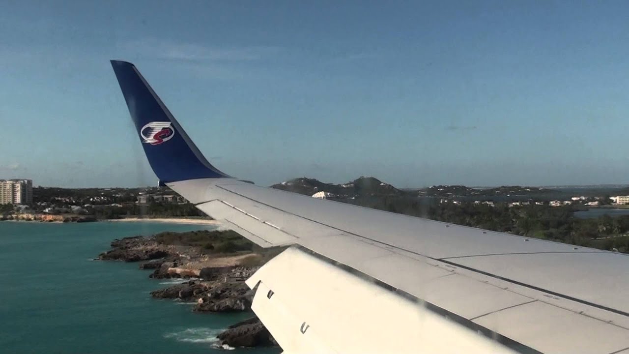 Sunwing B738 in plane landing at Princess Juliana (SXM) in Sint Maarten