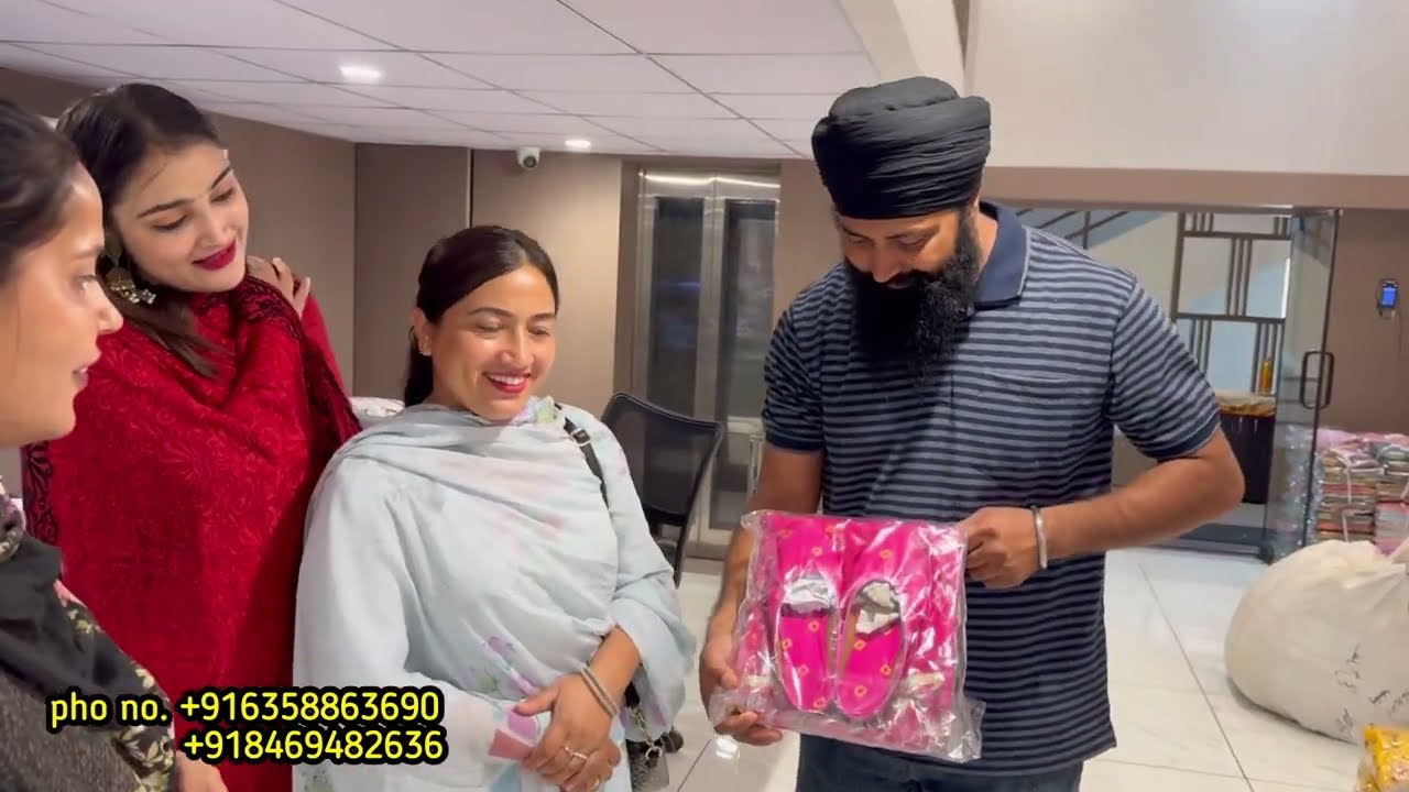 Ki Asi Ajmera Fashion to ik suit Khreed Sakde Aa ?