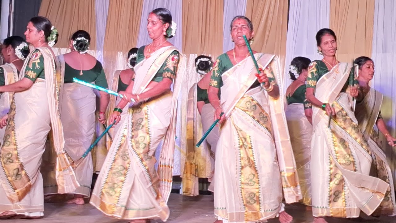 കോൽക്കളി ഒന്നു കണ്ടുനോക്കൂ. എന്തു ഭംഗിയാ കോൽക്കളി കാണാൻ