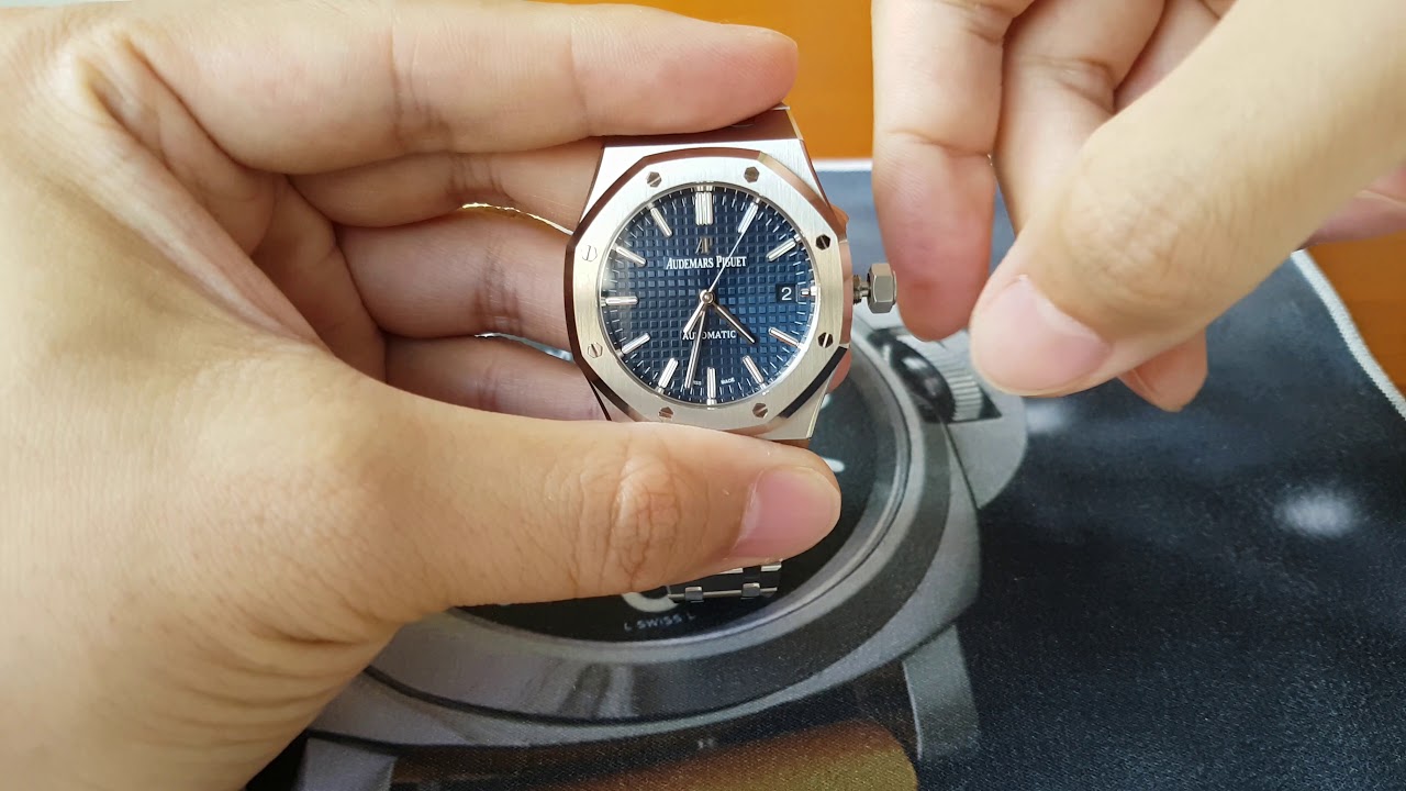 AP Royal Oak 15450 blue setting the time