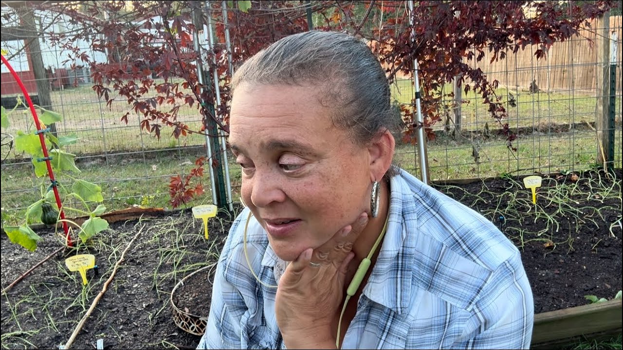 Сажаю лук и у меня случился небольшой срыв в день рождения 🥺🌱🧅