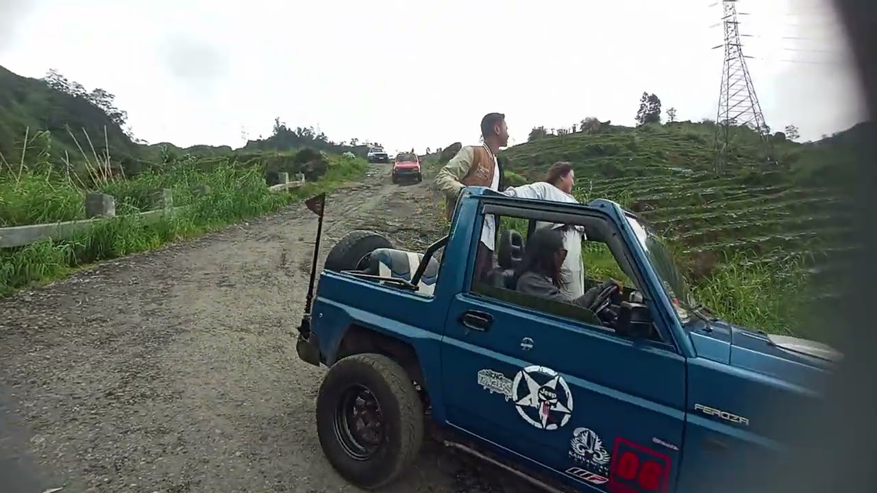 Naik jip keliling wisata alam dieng