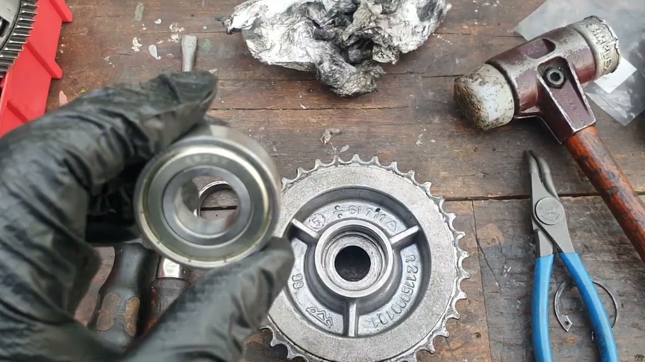 Simson Schwalbe KR51/2 - Kugellager Mitnehmer Hinterradantrieb wechseln