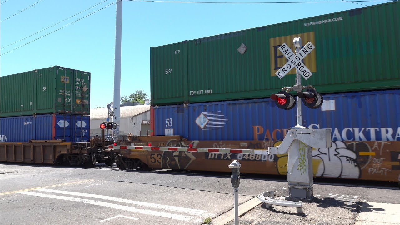 UP 8897 Intermodal Z-Train North, O St. Railroad Crossing, Sacramento CA