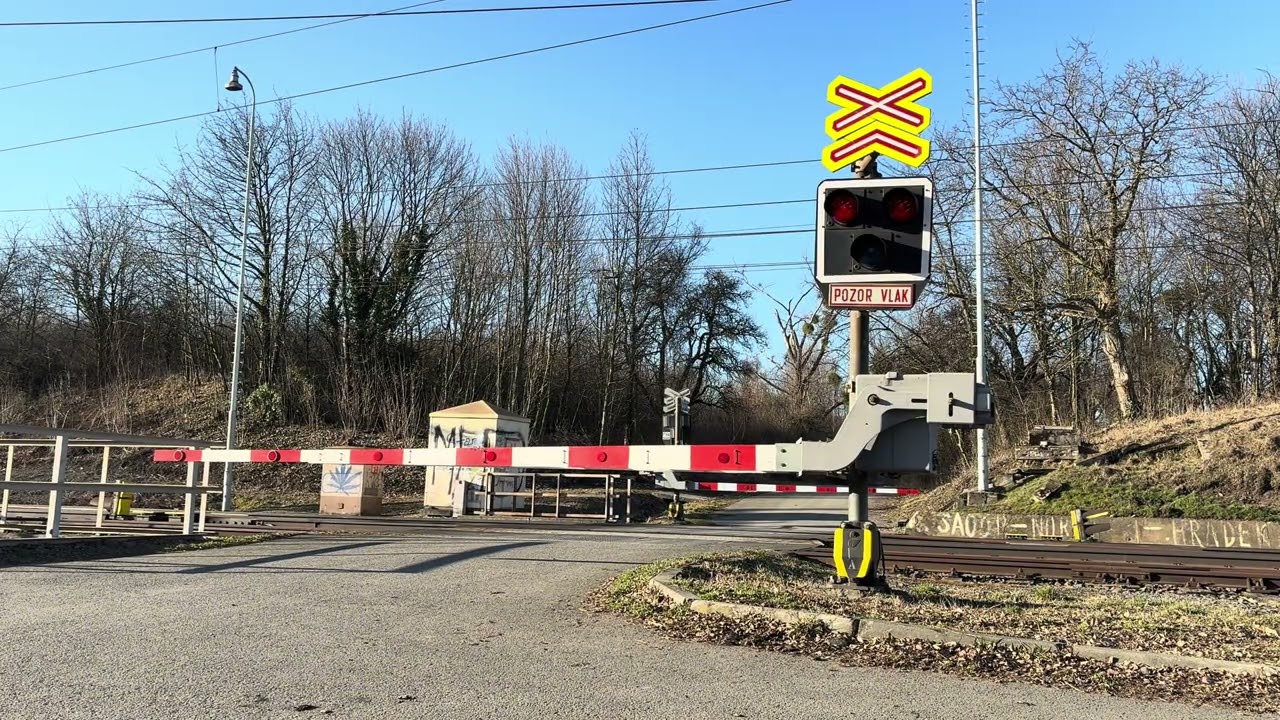 Železniční přejezd Lipnik nad Bečvou [P6492]