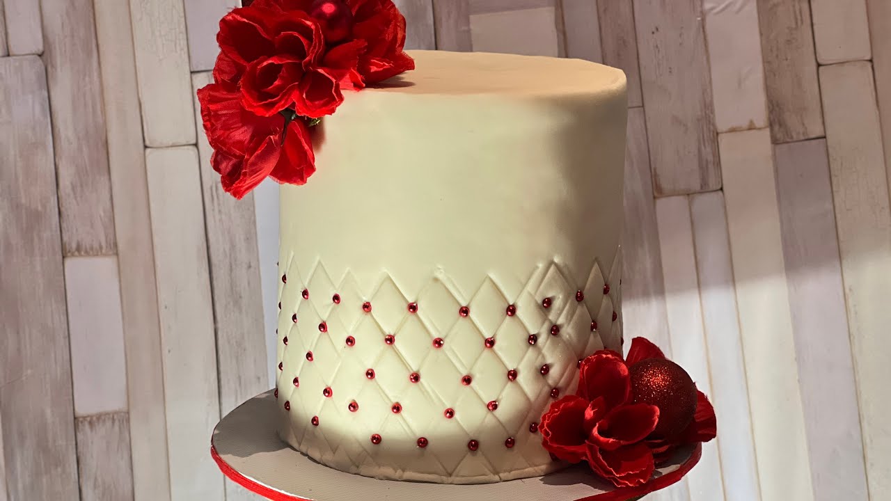 How To Get Perfect ￼Edges ON ROUND CAKE // Made Easy With Little Or No Stress 