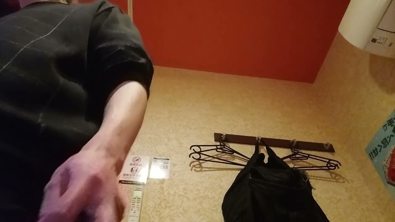 残酷な天使のテーゼ (高橋洋子) を唄っています