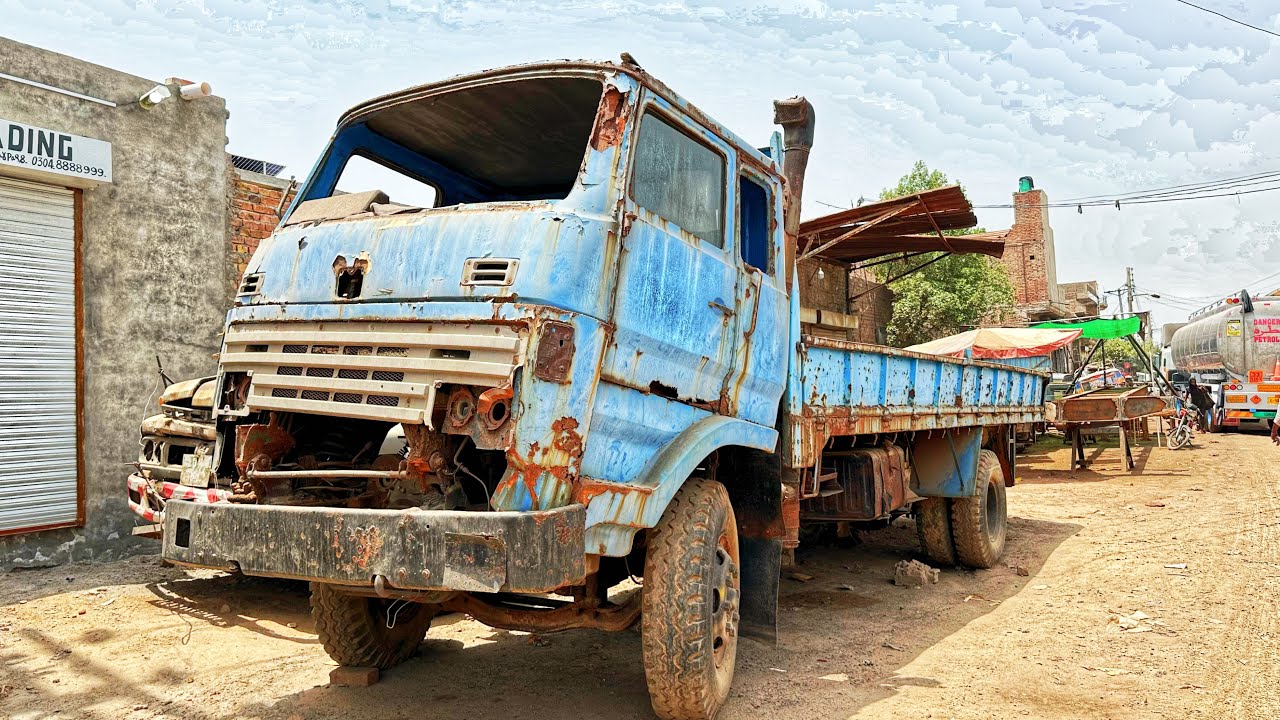Handmade 1984 Hino Truck Restoration in Pakistan | Amazing abandoned 1984 Hino Truck Restoration