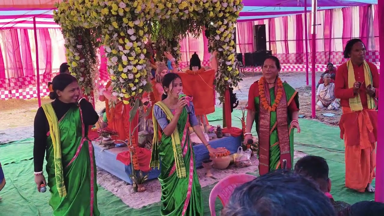 হরেকৃষ্ণ হরেকৃষ্ণ কৃষ্ণ কৃষ্ণ হরে হরে