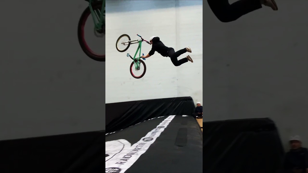 Superman mit Wuppetz Bike #mtb #superman #wuppetzmtb #shorts