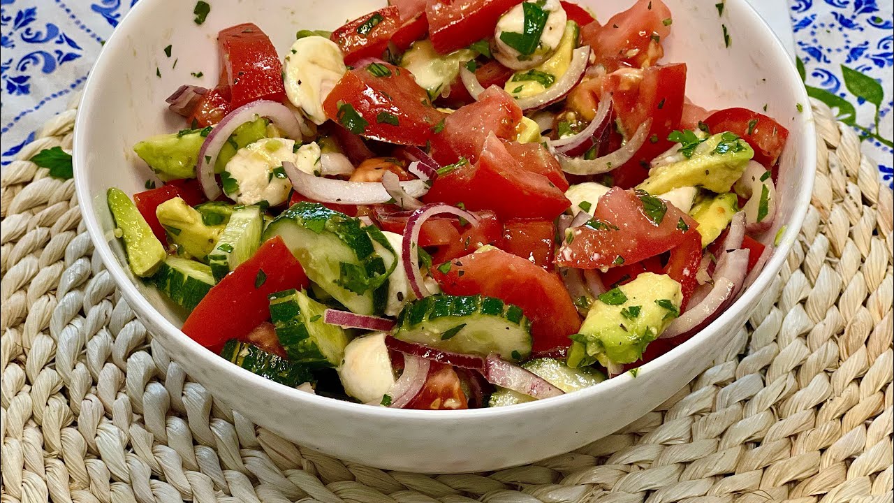 My Favorite Fresh Salad – So Simple, So Delicious!🥰🍋🥑 #cookingathome