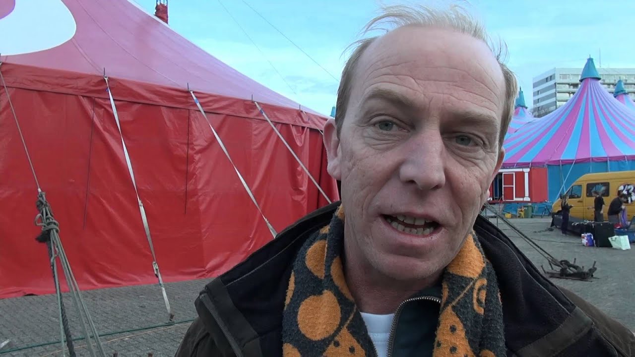 Jongste telg circusfamilie Mullens in Groot Kerstcircus Tilburg