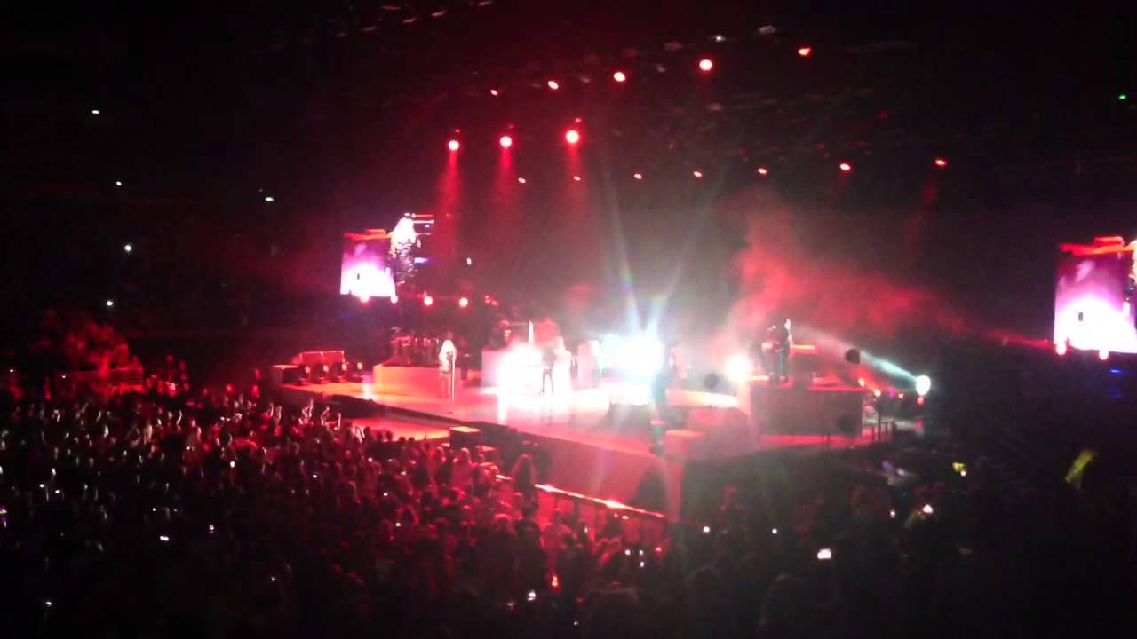 Mariah Carey - Don't Forget About Us - Live - Allphones Are