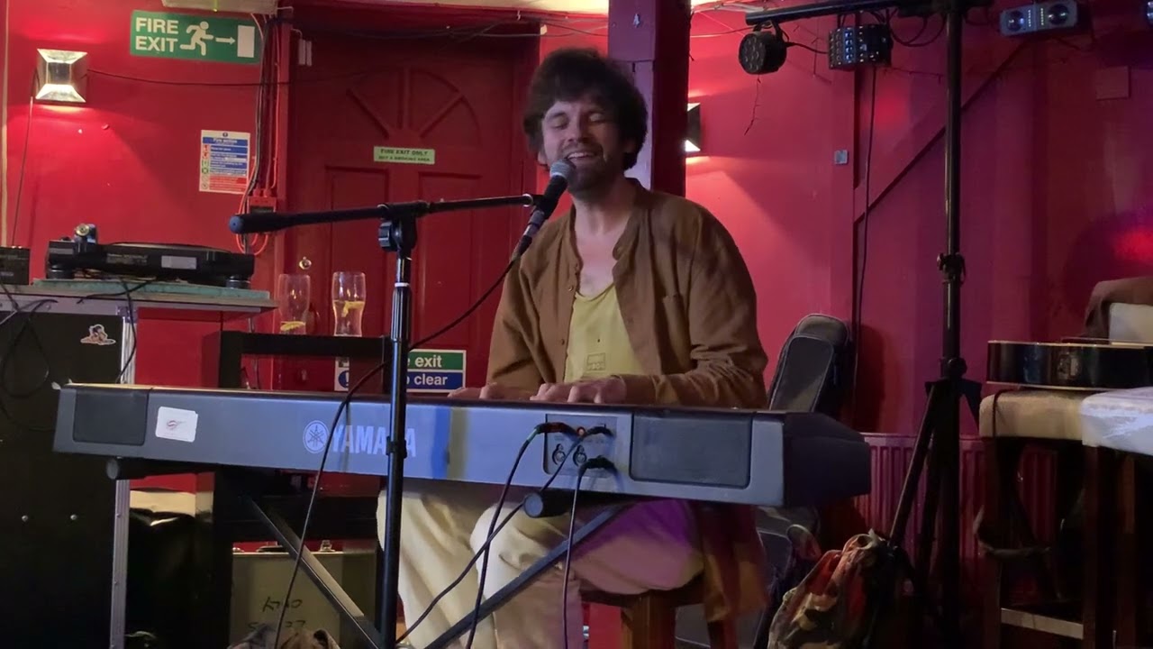 Fyfe Dangerfield - The Defining Ten performance (8)