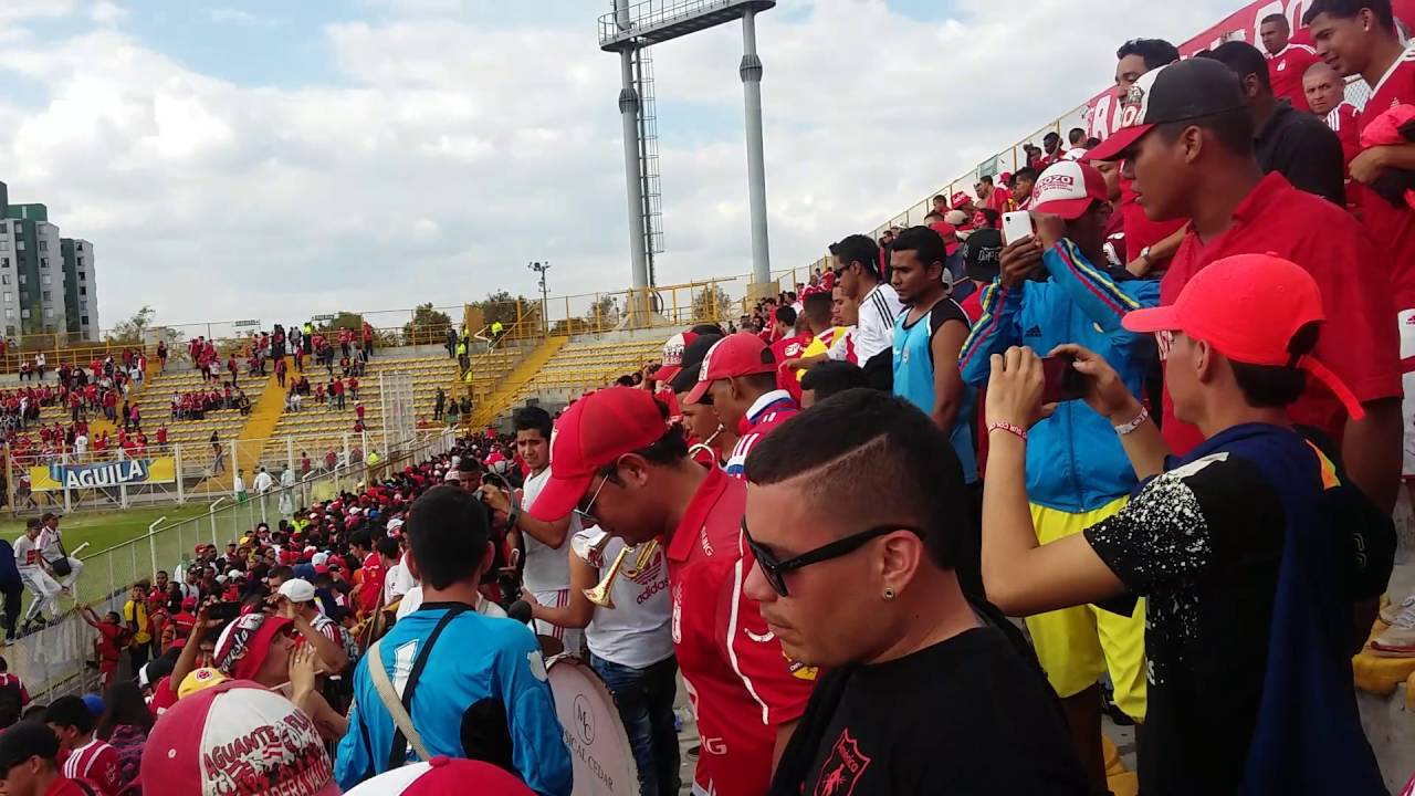 Baron Rojo Sur Colombia en el Estadio De Techo