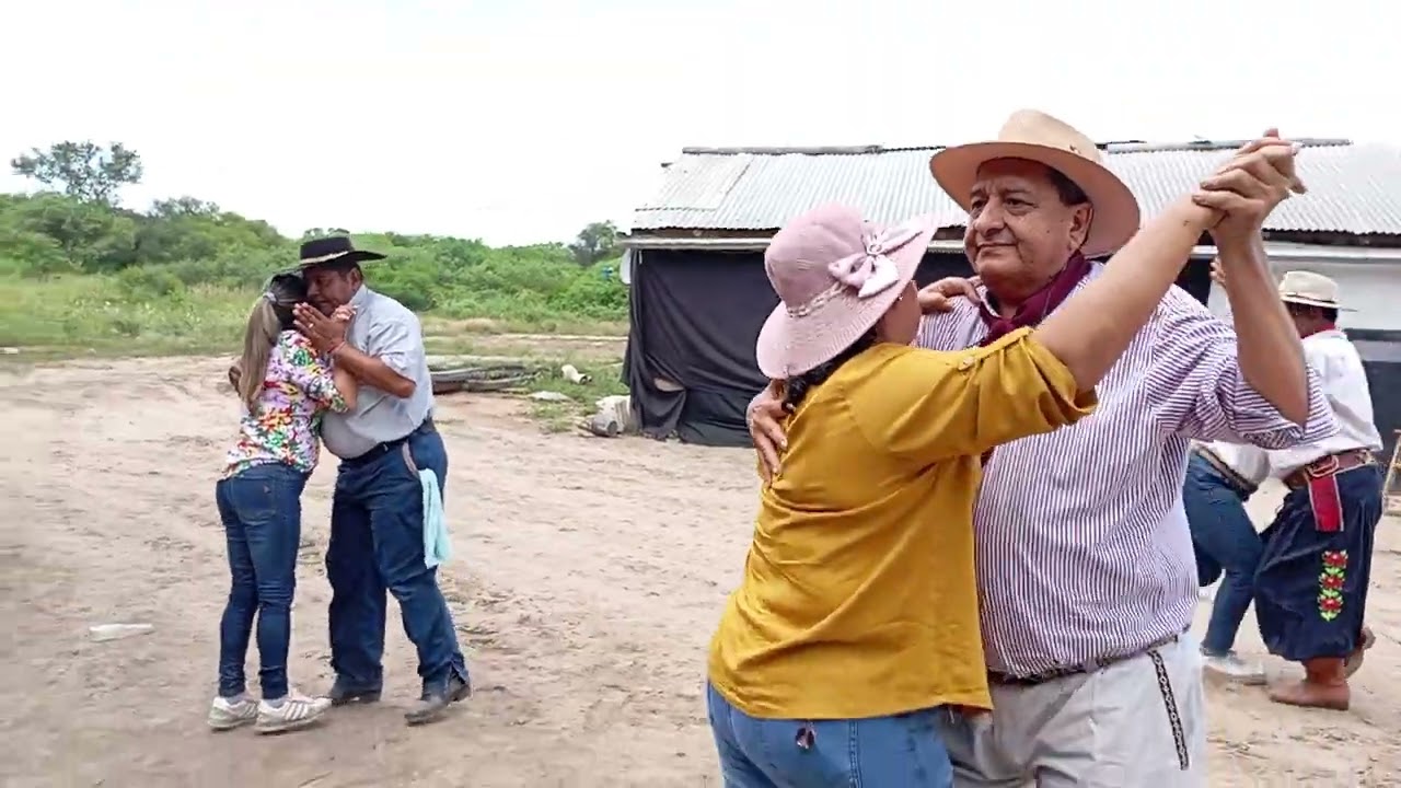 Los hermanitos coronel en el cumpleaños de Héctor Mendoza