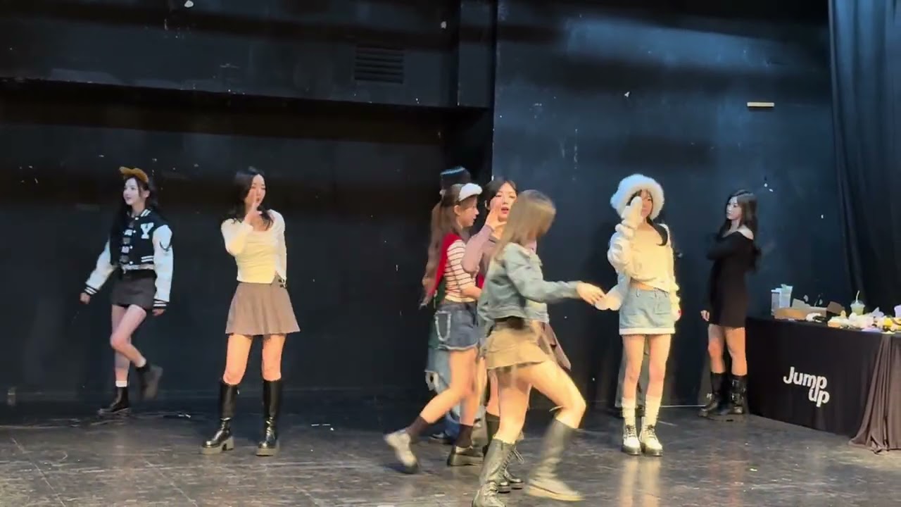 트리플에스 triples 어셈블25 점프업 20251016 fansign 깨어 무대