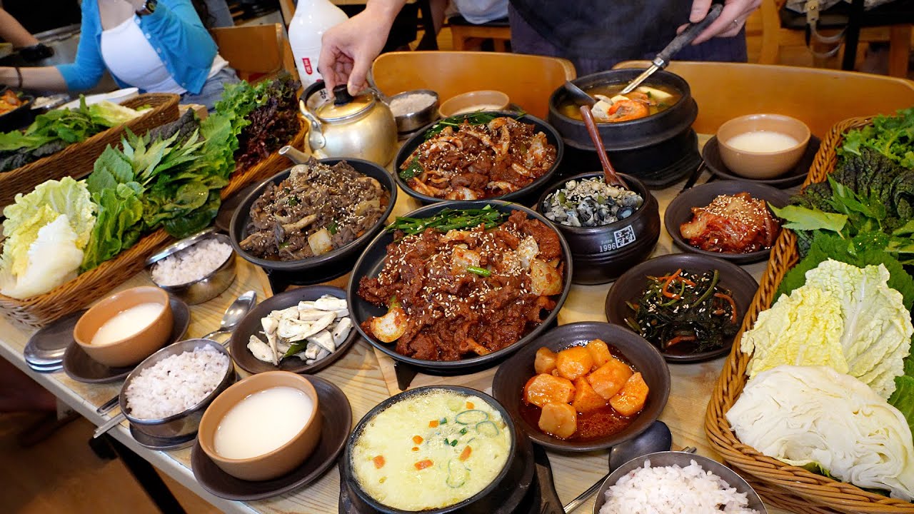 연매출 20억! 먹자골목에서 아침부터 줄서서 먹는 밥집? 제육 우렁쌈장으로 대박쳐 30년동안 유명한 식당┃Korean table d'hote / Korean street food
