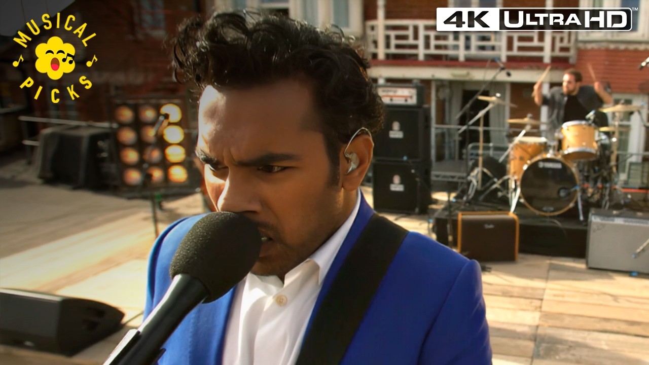 Thousands Fill The Street To Hear Jack Sing: 