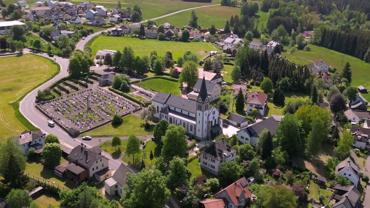 Rundflug über Nagel im Fichtelgebirge / Drohnenvideo / Dronefootage 4K UHD