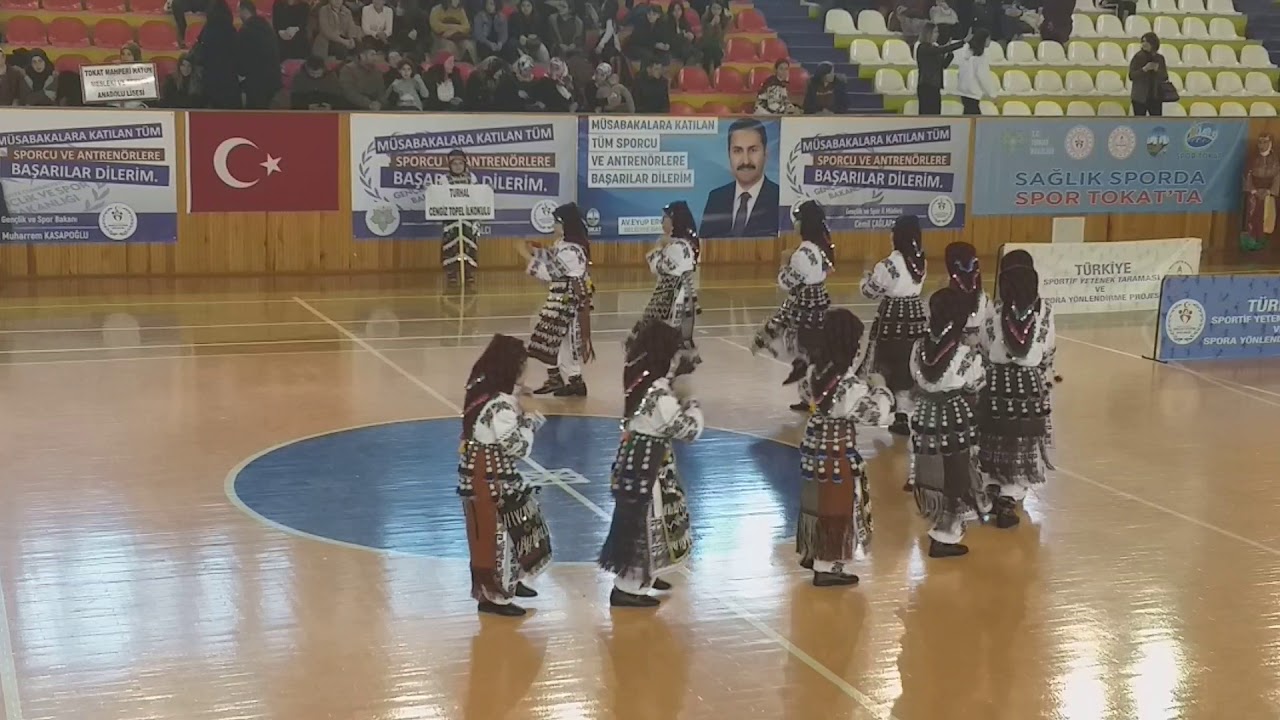 Tokatta düzenlenen halk oyunu yarışmasında birincilikleri jüri tarafından ellerinden alınan minikler