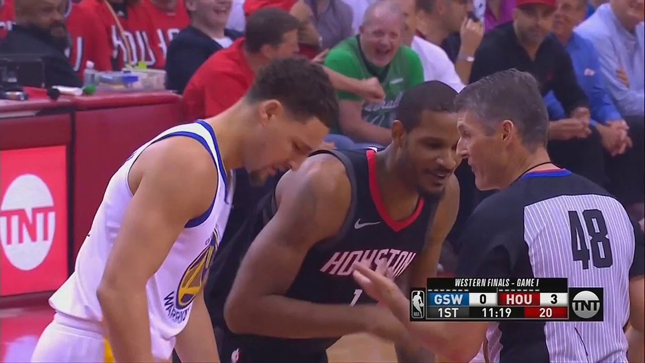 Ref Fools Klay Thompson and Trevor Ariza with Pump Fake During Jump Ball
